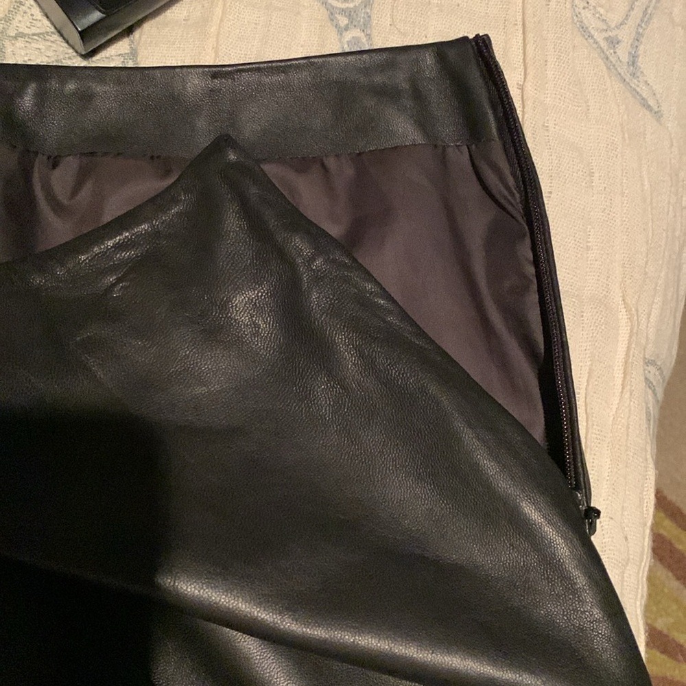 Black Knee-Length Pencil Skirt with Slit /color black style Dawn - Picture 7 of 7